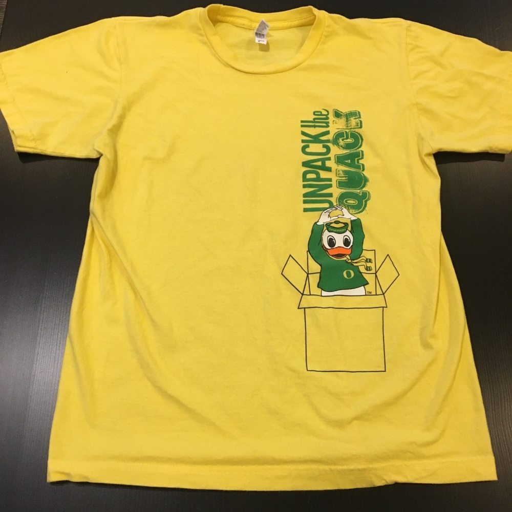 Oregon Ducks “Unpack the Quack” t-shirt size M